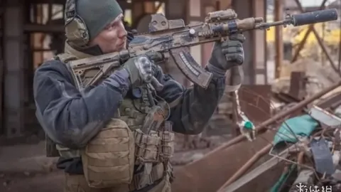 “戈麦斯精准传球，努里头球破门，狼队以1-0领先刷新纪录！”